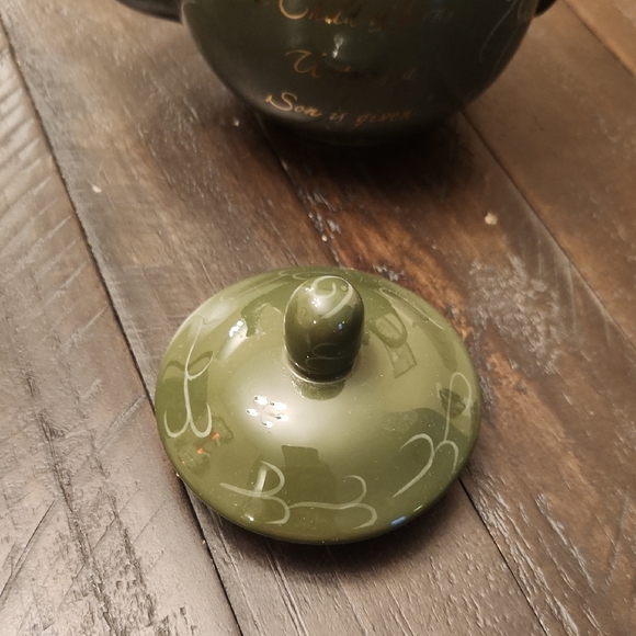 Vintage DaySpring Christmas  Teapot and Cup Set with Holly Design - Picture 9 of 10